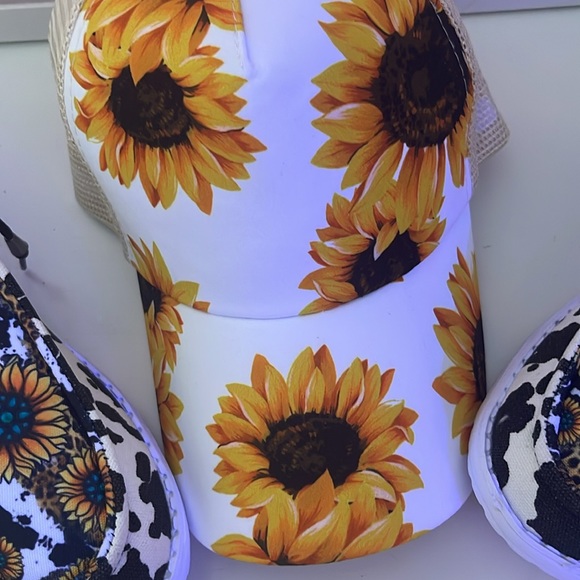 Sunflower baseball hat 🌻🌻🌻🌻 - Picture 3 of 3